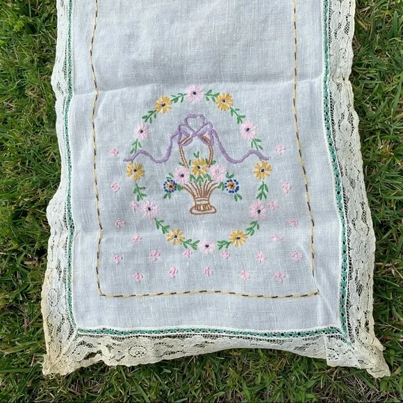 Table runner - Picture 2 of 4